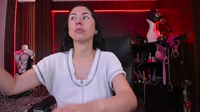 XiaQueen online show from November 7, 2025, 11:32 am