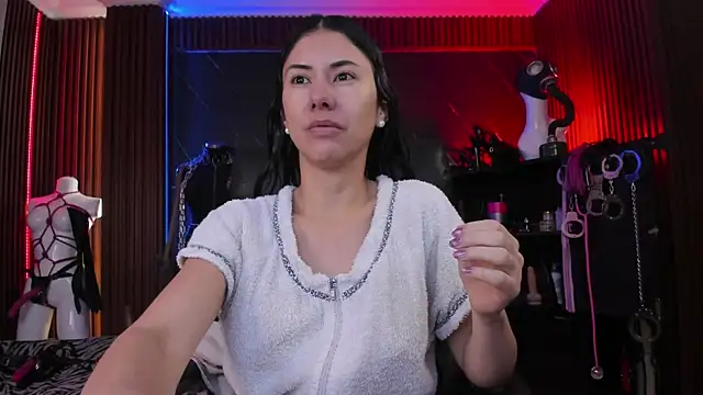 XiaQueen online show from January 15, 2026, 11:37 am