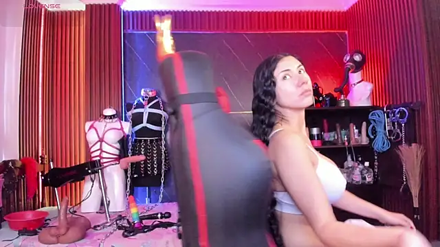 XiaQueen online show from April 3, 2026, 1:42 pm