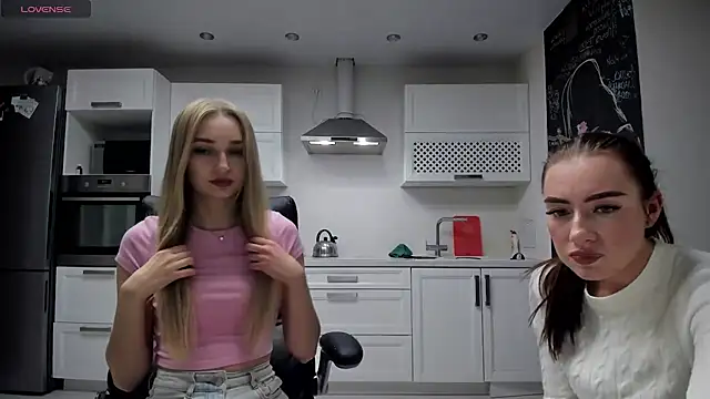 lisenok online show from June 17, 2026, 9:16 pm