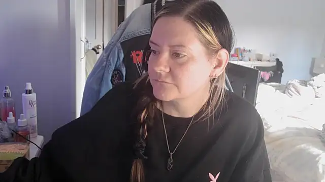 AureliaXOX online show from September 30, 2025, 2:44 pm