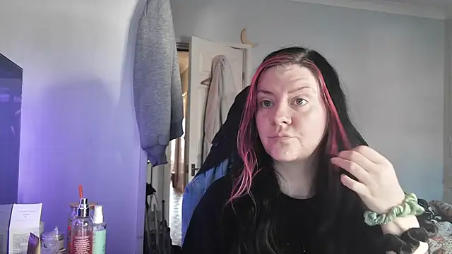 AureliaXOX online show from November 12, 2025, 8:48 am