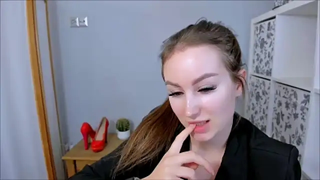 DonnaCam online show from October 28, 2025, 9:28 pm