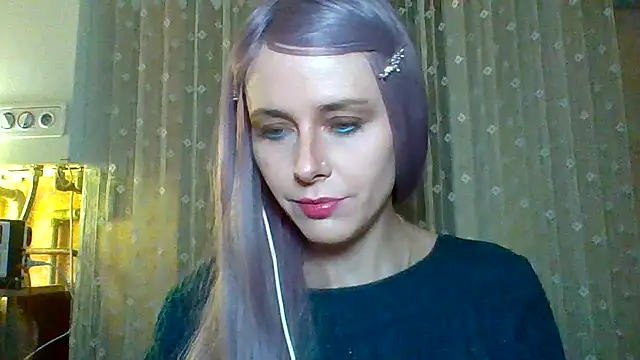 LuminousLady online show from February 28, 2025, 6:41 pm