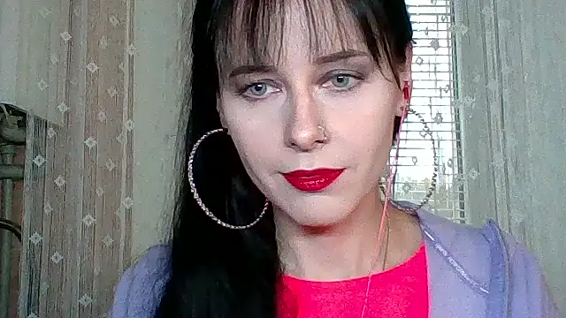 LuminousLady online show from October 10, 2025, 1:32 pm