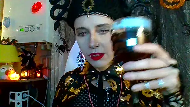 LuminousLady online show from October 31, 2025, 6:20 pm