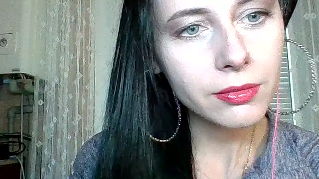 LuminousLady online show from November 7, 2025, 12:38 pm