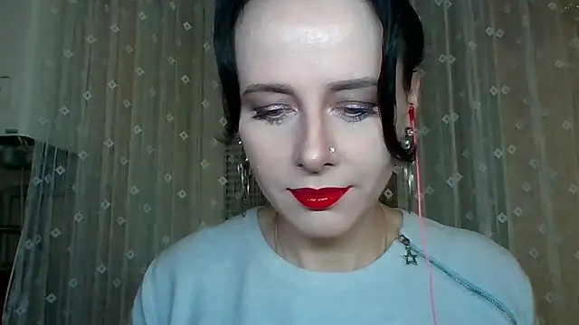 LuminousLady online show from December 14, 2025, 6:12 pm