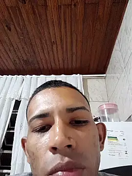 Snapshot of Mineirinho043 chatting on February 14, 2025, 3:11 am Mineirinho043 online show from February 14, 2025, 3:11 am