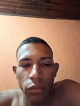 Snapshot of Mineirinho043 chatting on February 17, 2025, 2:31 am Mineirinho043 online show from February 17, 2025, 2:31 am