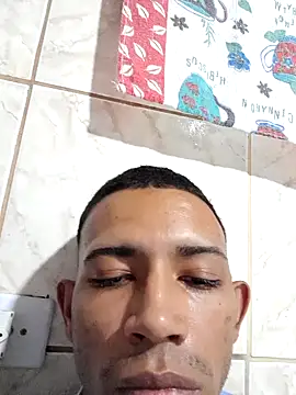 Snapshot of Mineirinho043 chatting on February 20, 2025, 4:07 am Mineirinho043 online show from February 20, 2025, 4:07 am