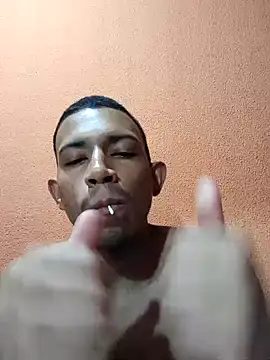 Snapshot of Mineirinho043 chatting on February 24, 2025, 4:16 am Mineirinho043 online show from February 24, 2025, 4:16 am