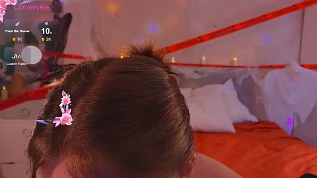 Mia Luw online show from October 27, 2025, 3:10 am