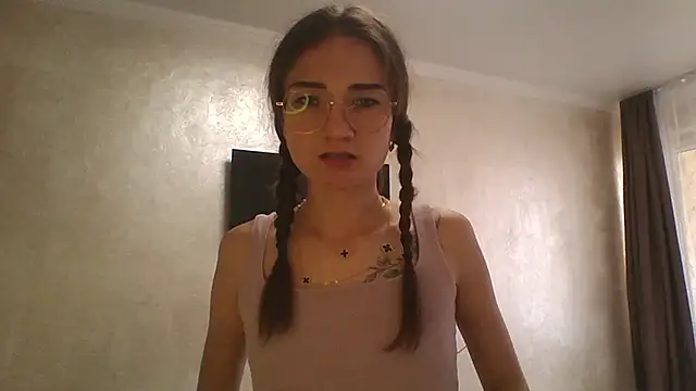 RoyalDessertt online show from October 13, 2025, 6:24 am