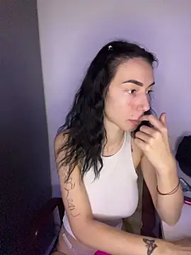 Celine Roxelle online show from November 27, 2025, 1:24 pm