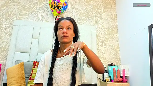 dafnnelewis online show from April 8, 2026, 12:05 pm