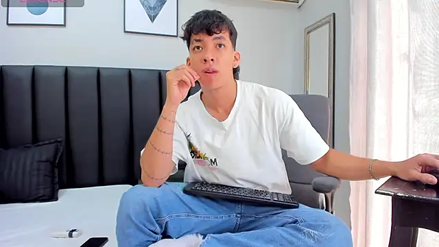 ISAAC CRYSTON online show from February 3, 2025, 3:17 pm