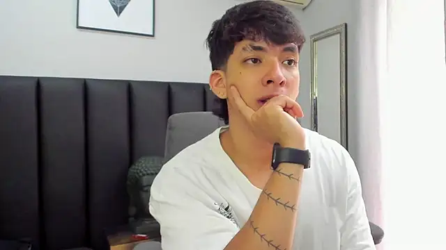 ISAAC CRYSTON online show from February 9, 2025, 5:11 pm