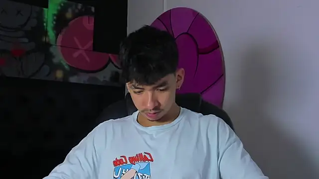 ISAAC CRYSTON online show from November 4, 2025, 7:46 pm