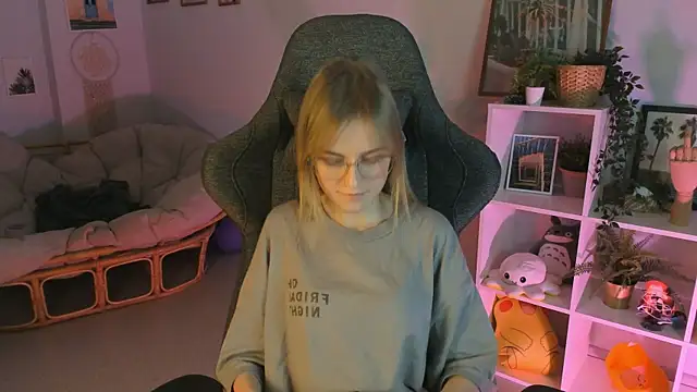 KiraMontoya online show from March 2, 2025, 6:08 pm