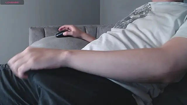 Golden-Boyy online show from February 18, 2025, 3:32 pm