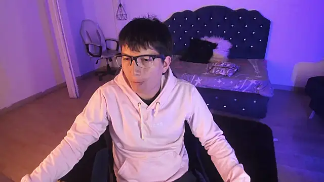 Golden-Boyy online show from September 25, 2025, 3:21 am