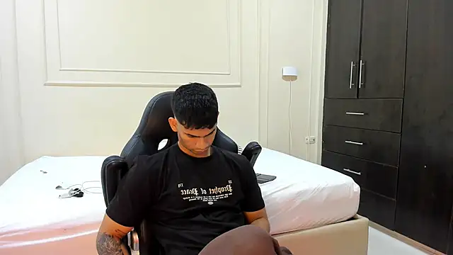 ANDRES STUD online show from April 16, 2026, 3:40 am