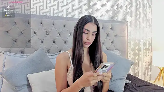 Snapshot of FelicityAdams chatting on October 28, 2025, 1:36 pm FelicityAdams online show from October 28, 2025, 1:36 pm