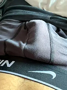 polpolo21 online show from December 2, 2025, 2:12 pm