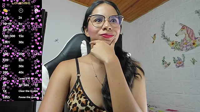 alisson hoffman05 online show from May 15, 2026, 11:01 pm