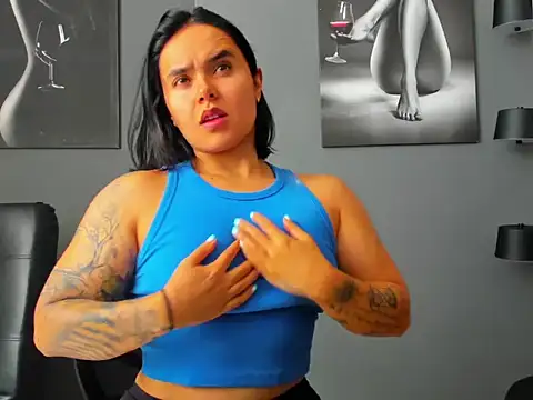 karlyjons12 online show from January 14, 2026, 3:39 pm