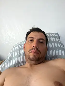 reyarturs13 online show from April 12, 2026, 5:51 pm