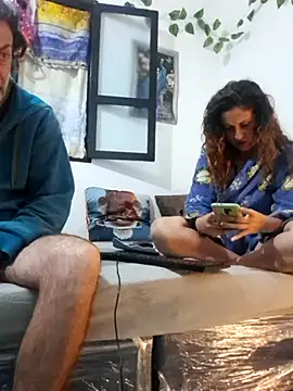 jeans and emma online show from October 9, 2025, 2:09 am