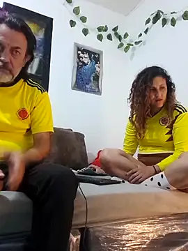 jeans and emma online show from October 11, 2025, 10:41 pm