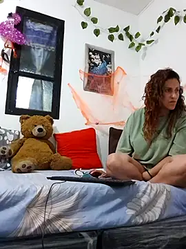 jeans and emma online show from November 4, 2025, 4:55 am