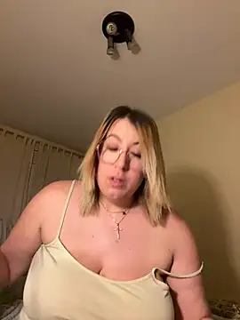 Snapshot of laaatinespaaa chatting on February 6, 2025, 9:28 pm laaatinespaaa online show from February 6, 2025, 9:28 pm