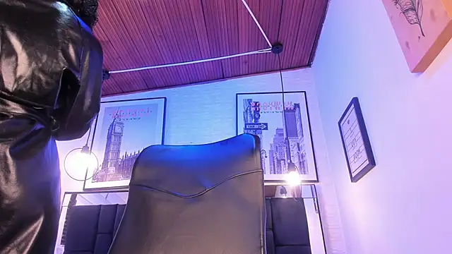 tylla  online show from October 2, 2025, 4:08 am