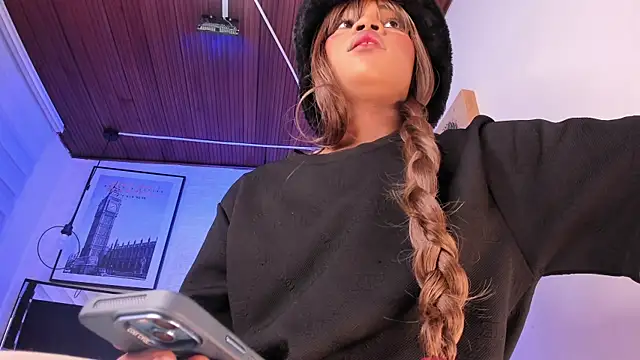 tylla  online show from January 8, 2026, 7:49 pm