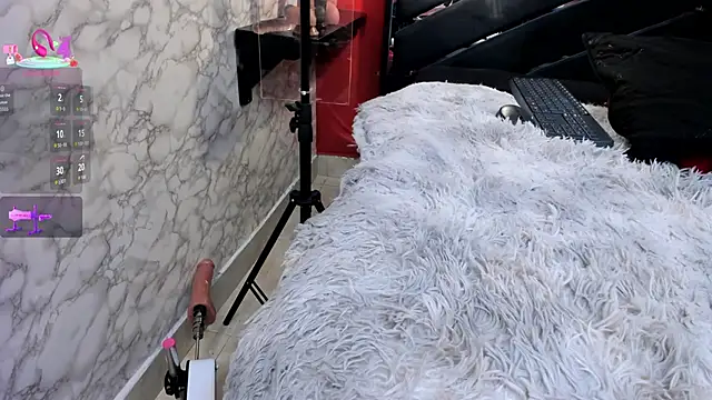 IVISBOUNCYASS online show from April 17, 2026, 12:52 pm