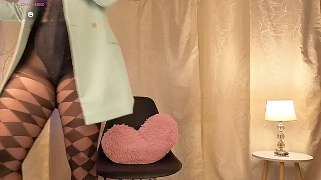 sophia dumont online show from October 20, 2025, 12:44 am