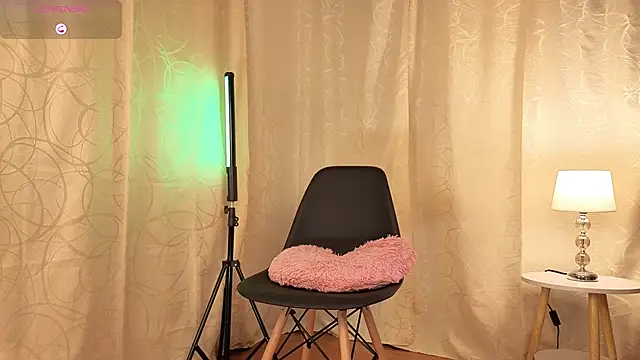 sophia dumont online show from October 29, 2025, 1:19 am