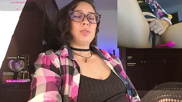 sophia dumont online show from November 30, 2025, 11:09 pm