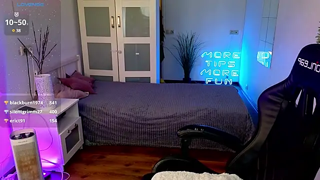 Snapshot of Katy_diamond_ chatting on March 19, 2025, 11:06 am Katy diamond online show from March 19, 2025, 11:06 am