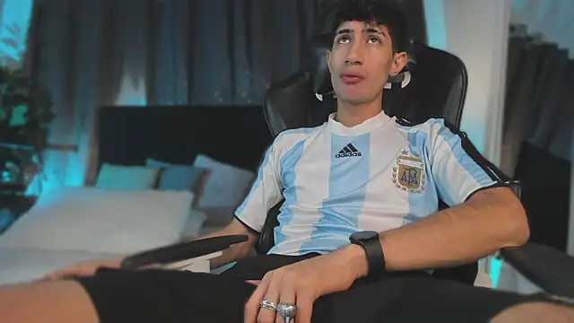 NovaaWheler online show from April 6, 2026, 9:05 pm