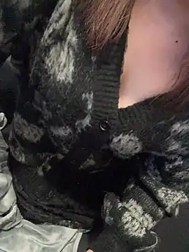 Snapshot of mitarashi_awww chatting on March 22, 2025, 9:53 pm mitarashi awww online show from March 22, 2025, 9:53 pm