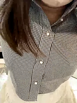 Snapshot of mitarashi_awww chatting on October 2, 2025, 9:11 pm mitarashi awww online show from October 2, 2025, 9:11 pm