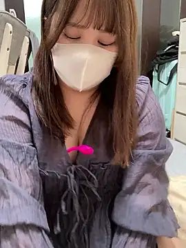 Snapshot of mitarashi_awww chatting on October 5, 2025, 2:37 pm mitarashi awww online show from October 5, 2025, 2:37 pm