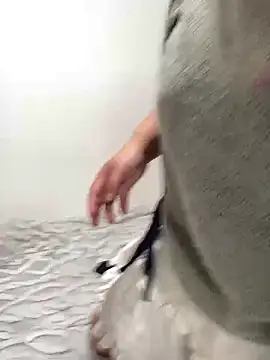 Snapshot of mitarashi_awww chatting on October 22, 2025, 9:14 pm mitarashi awww online show from October 22, 2025, 9:14 pm