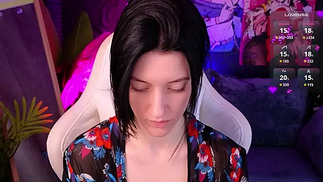 roxy riot  online show from October 18, 2025, 1:30 am