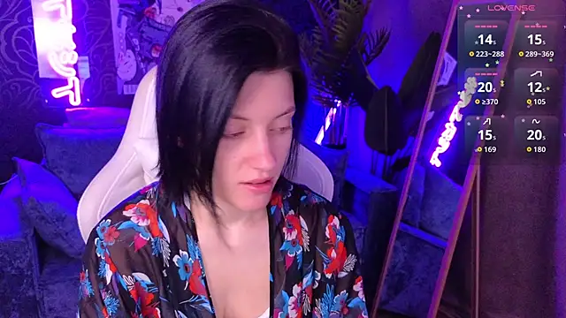 roxy riot  online show from March 30, 2026, 1:28 am